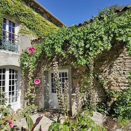 Сasa de vacaciones Maison Rustique Au Coeur Du Charme Charentais